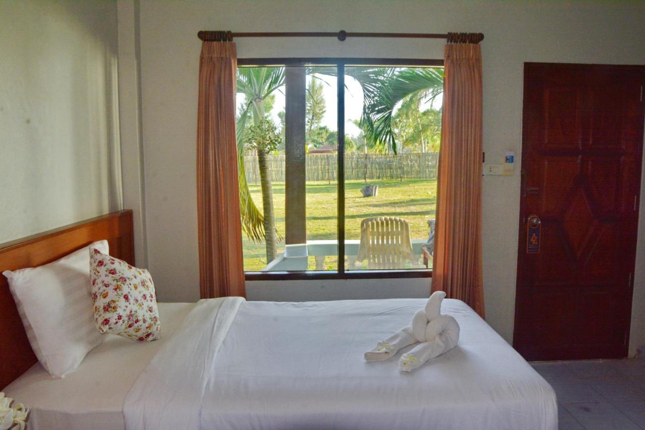 Klongdao Beach Resort Ko Lanta Buitenkant foto