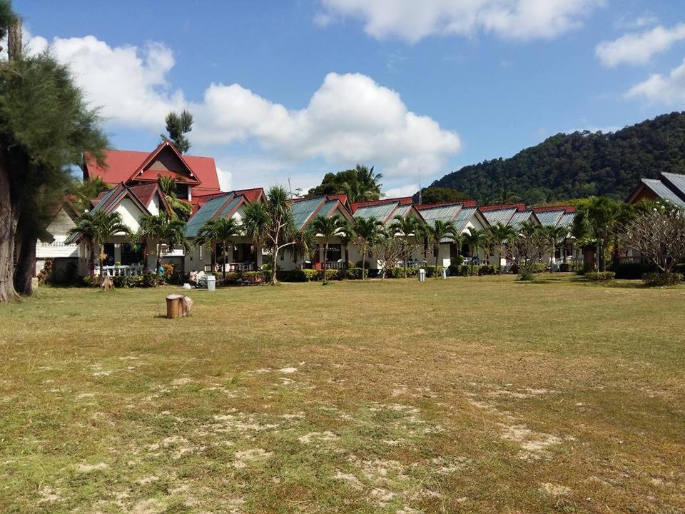 Klongdao Beach Resort Ko Lanta Buitenkant foto