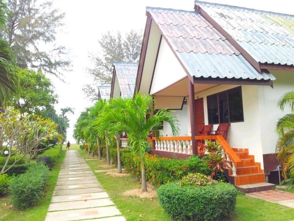 Klongdao Beach Resort Ko Lanta Buitenkant foto