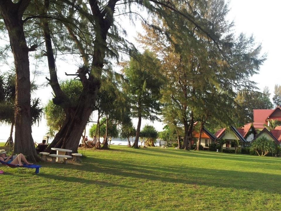 Klongdao Beach Resort Ko Lanta Buitenkant foto