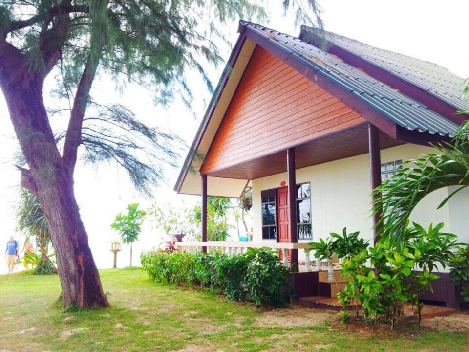 Klongdao Beach Resort Ko Lanta Buitenkant foto