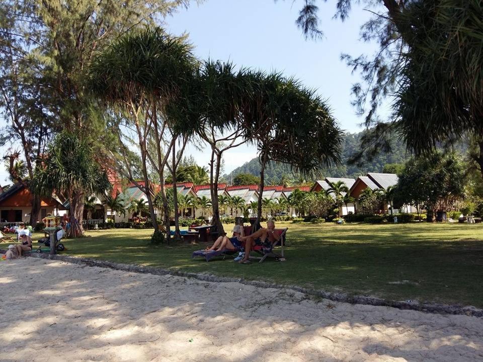 Klongdao Beach Resort Ko Lanta Buitenkant foto