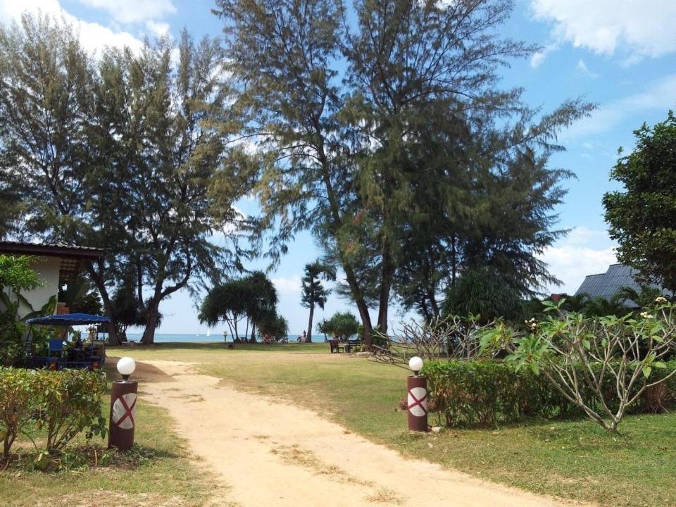 Klongdao Beach Resort Ko Lanta Buitenkant foto