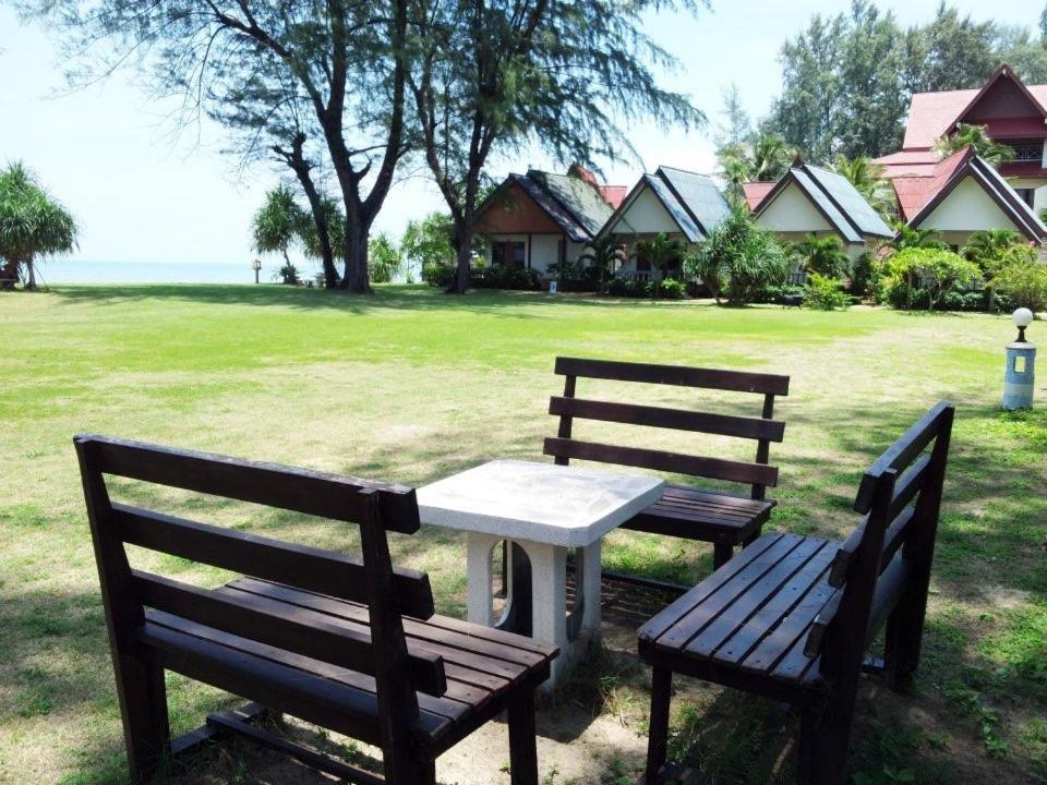 Klongdao Beach Resort Ko Lanta Buitenkant foto