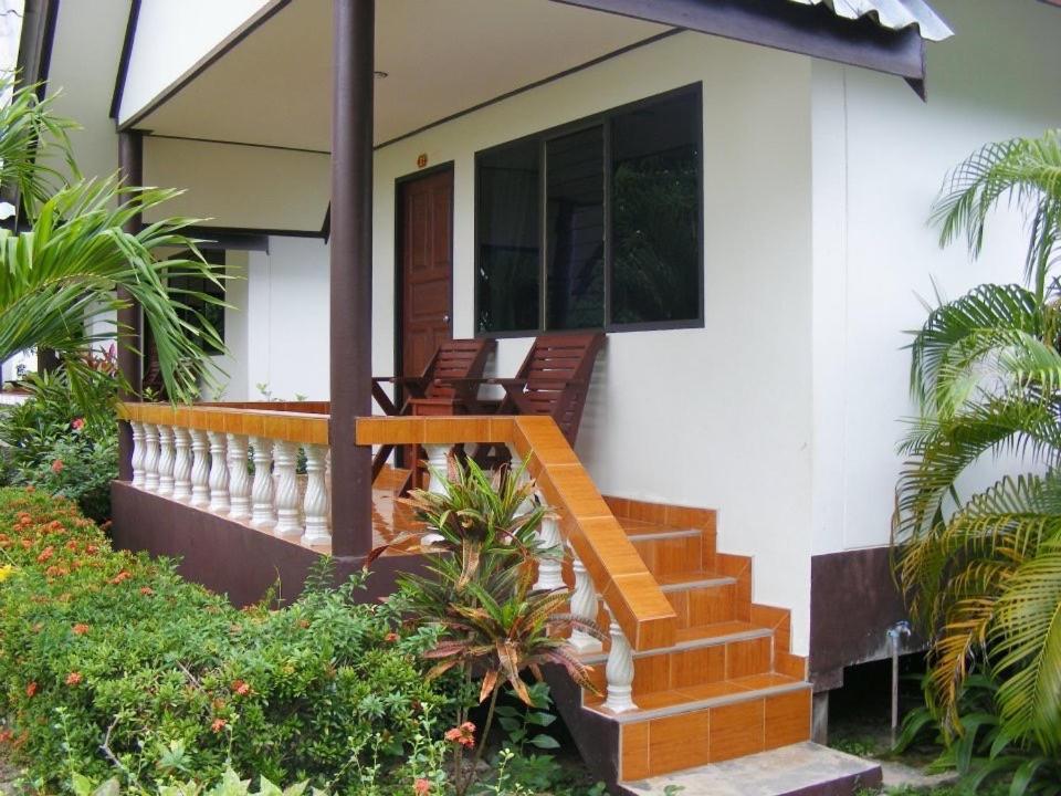 Klongdao Beach Resort Ko Lanta Buitenkant foto