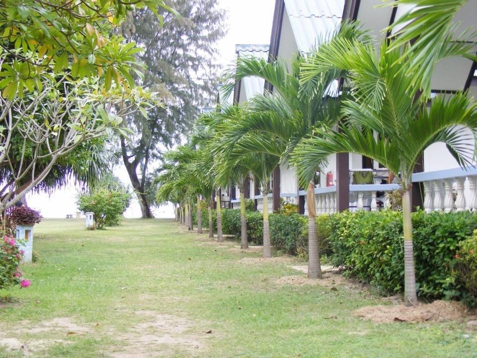 Klongdao Beach Resort Ko Lanta Buitenkant foto
