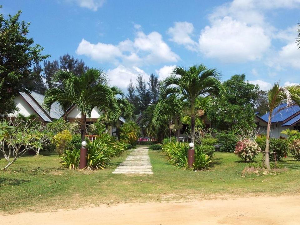 Klongdao Beach Resort Ko Lanta Buitenkant foto